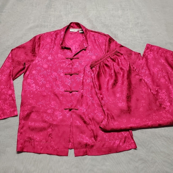 Bloomingdale's Intimates & Sleepwear Bloomingdales 2piece Pajamas